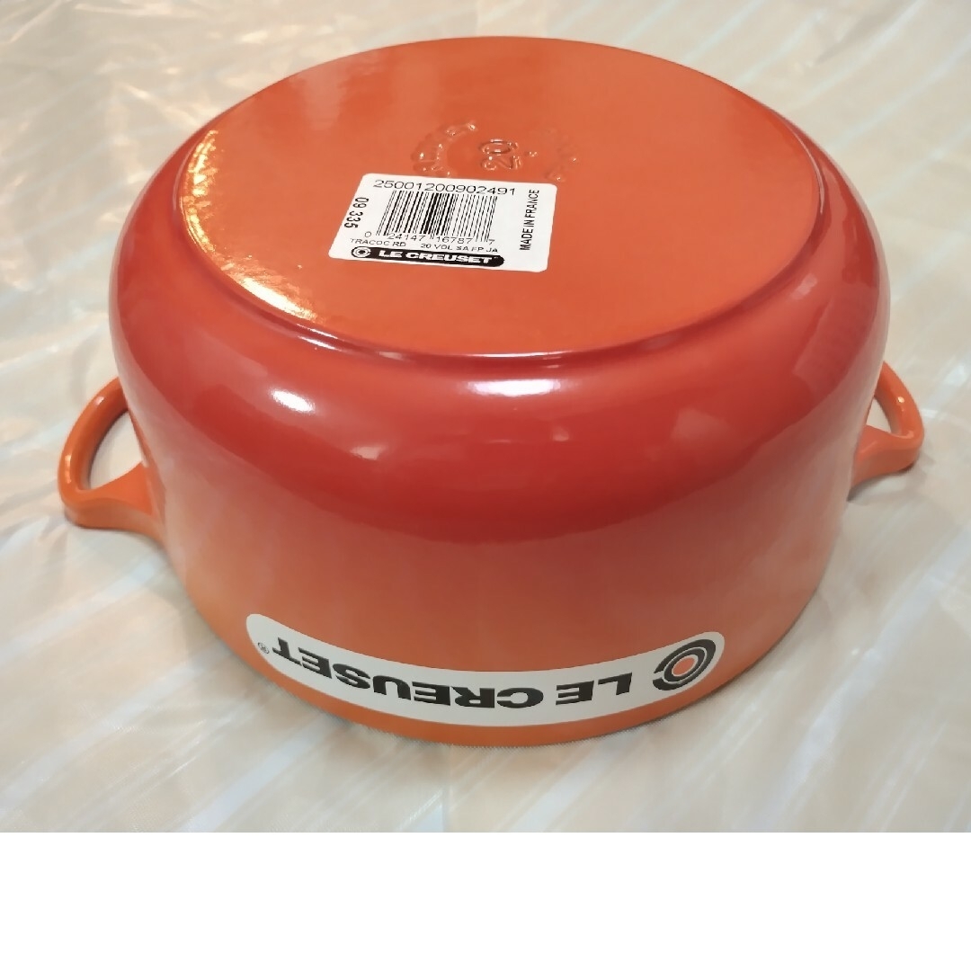 LE CREUSET(ルクルーゼ)の未使用 ル・クルーゼ(Le Creuset) ココット・ロンド　オレンジ20cm インテリア/住まい/日用品のキッチン/食器(鍋/フライパン)の商品写真