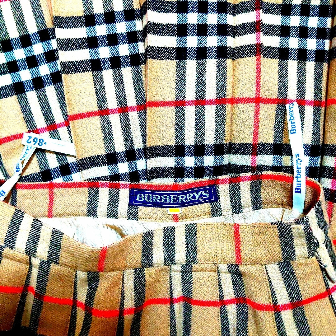 BURBERRY(バーバリー)のBURBERRY　スカート　ロング　プリーツ レディースのスカート(ロングスカート)の商品写真