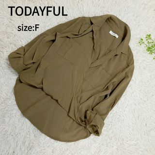 トゥデイフル(TODAYFUL)のTODAYFUL トゥデイフル　長袖シャツ　レーヨン　カーキ(シャツ/ブラウス(長袖/七分))