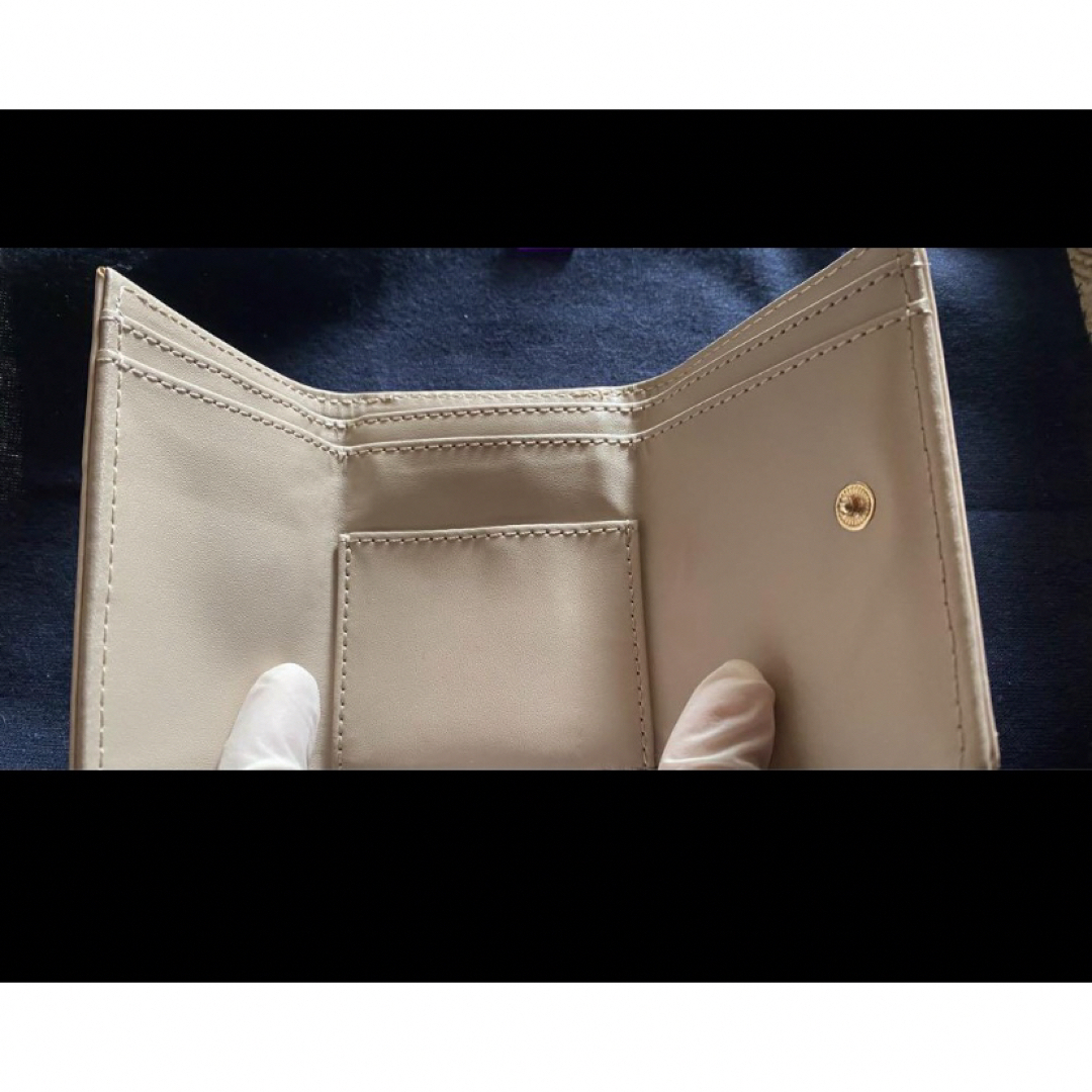 JEANASIS(ジーナシス)の新品　JEANASIS  ジーナシス　ミニ財布　三つ折り財布　パールピンク レディースのファッション小物(財布)の商品写真