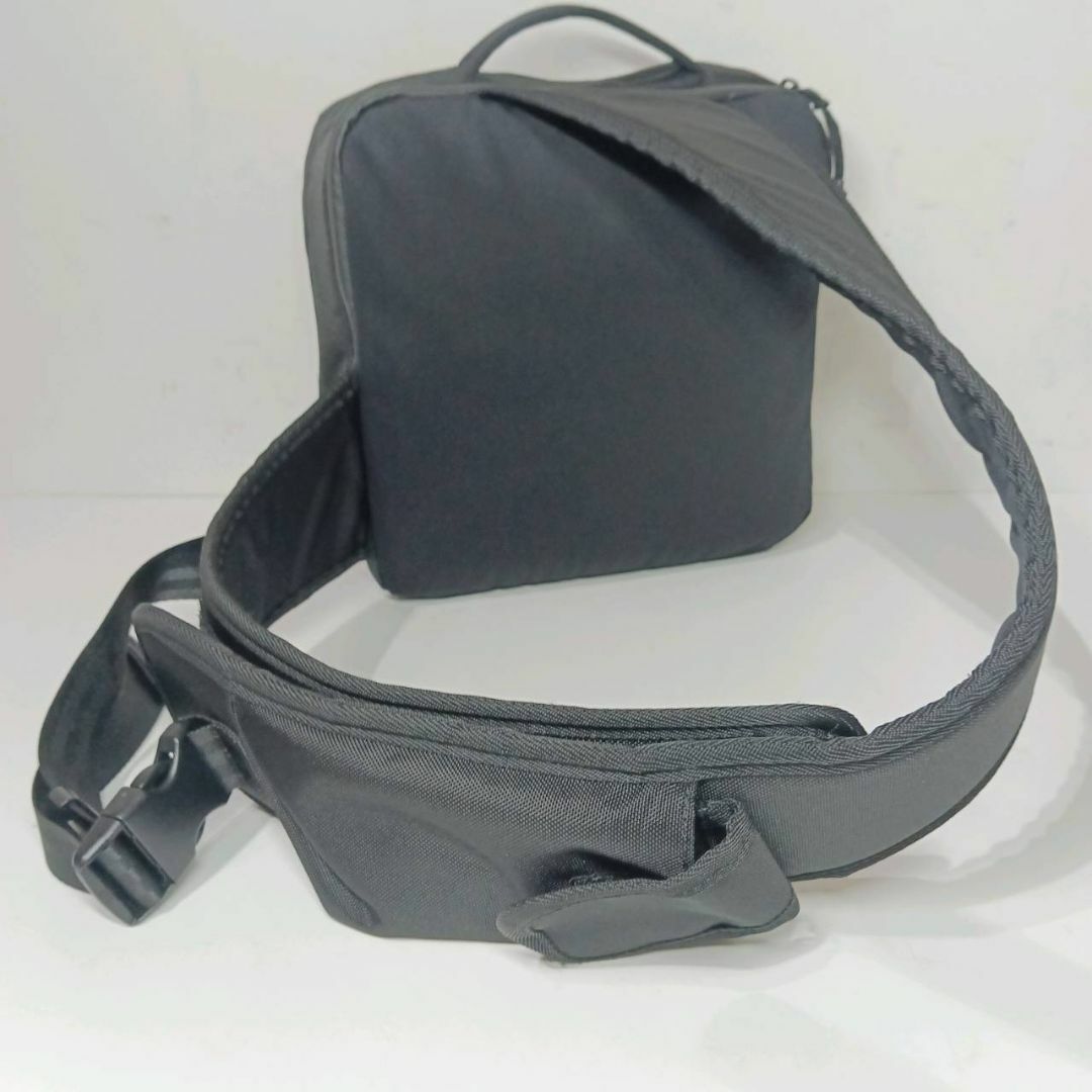 YAK PAK(ヤックパック)の【美品】YAKPAK ショルダーバッグ クロスボディスクエアバッグ 正方形 メンズのバッグ(ショルダーバッグ)の商品写真
