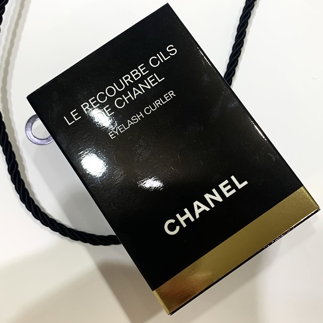 CHANEL(シャネル)のCHANELアイラッシュカーラー（替えゴム2個付き） コスメ/美容のメイク道具/ケアグッズ(ビューラー・カーラー)の商品写真