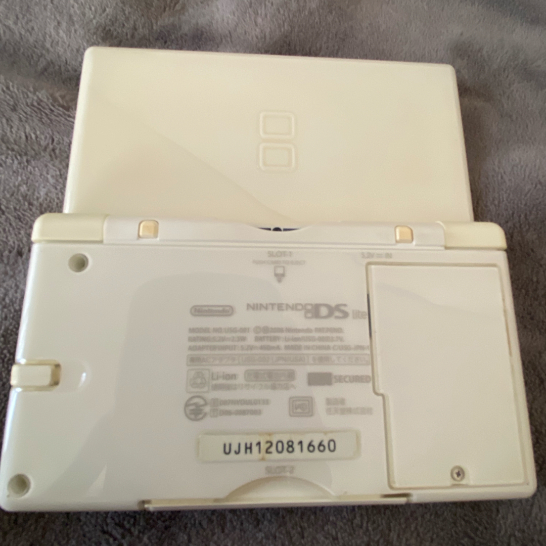 ニンテンドーDS(ニンテンドーDS)のNintendo DS LITE クリスタルホワイト エンタメ/ホビーのゲームソフト/ゲーム機本体(携帯用ゲーム機本体)の商品写真