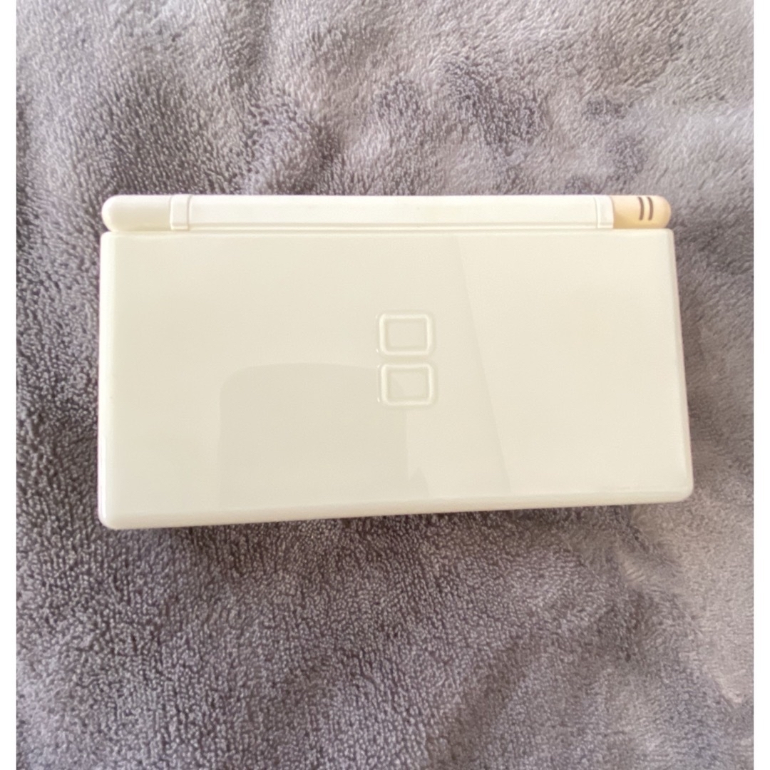 ニンテンドーDS(ニンテンドーDS)のNintendo DS LITE クリスタルホワイト エンタメ/ホビーのゲームソフト/ゲーム機本体(携帯用ゲーム機本体)の商品写真