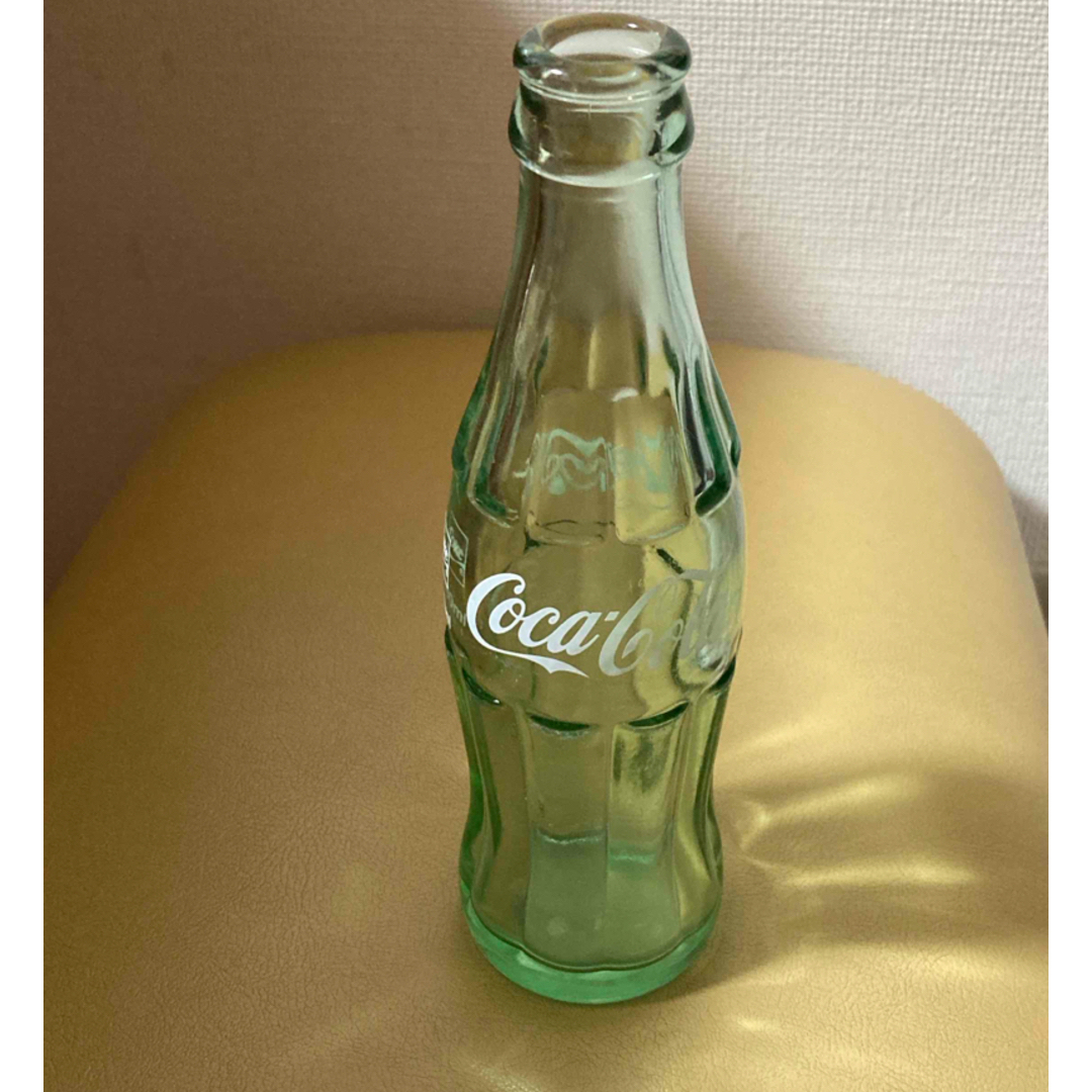 コカ・コーラ(コカコーラ)のコカ・コーラ  ガラス瓶  レトロ空き瓶2本 インテリア/住まい/日用品のキッチン/食器(容器)の商品写真