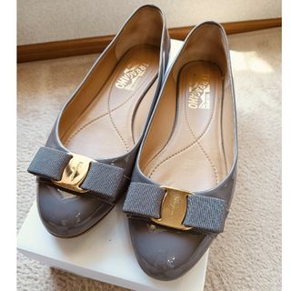 サルヴァトーレフェラガモ(Salvatore Ferragamo)のサルヴァトーレフェラガモ☆ヴァリナリボンバレエシューズ☆７Ｄ(バレエシューズ)