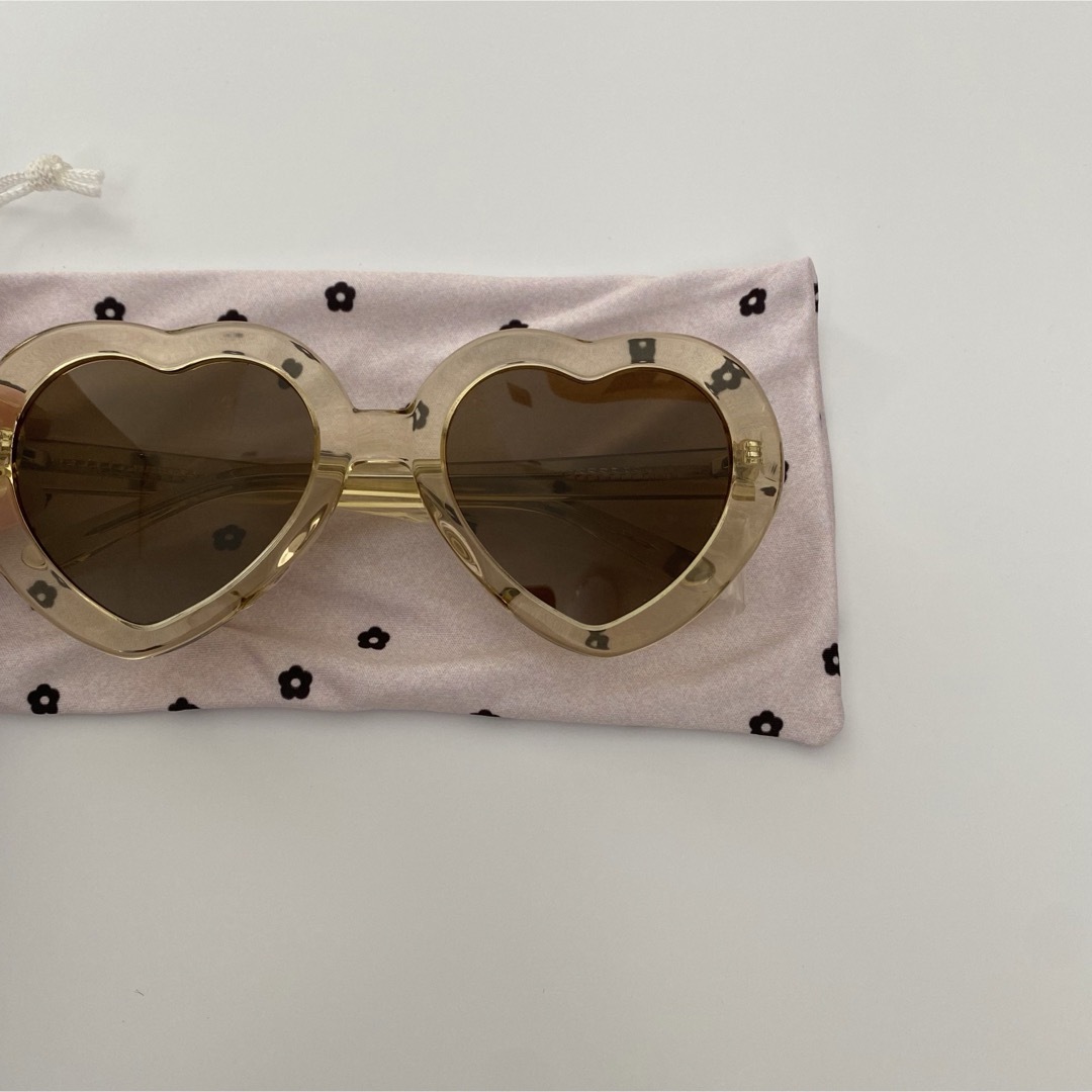 Caramel baby&child (キャラメルベビー&チャイルド)のWunderkin Co Heart Sunglasses サングラス 新品 キッズ/ベビー/マタニティのこども用ファッション小物(サングラス)の商品写真