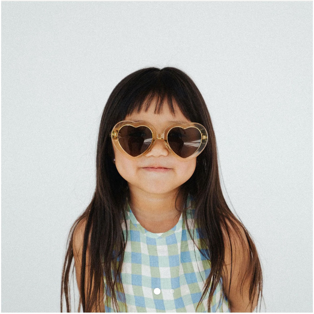 Caramel baby&child (キャラメルベビー&チャイルド)のWunderkin Co Heart Sunglasses サングラス 新品 キッズ/ベビー/マタニティのこども用ファッション小物(サングラス)の商品写真