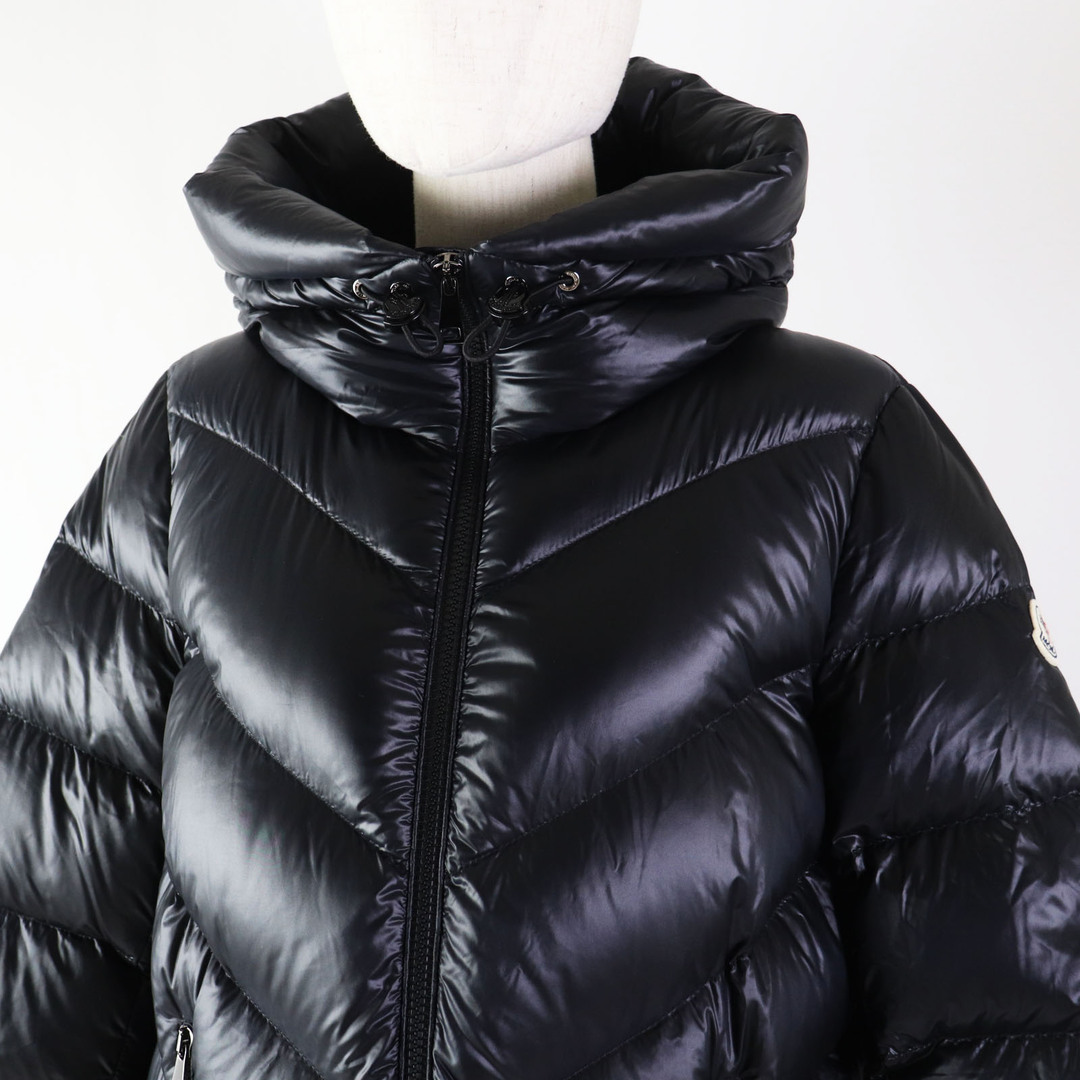 MONCLER(モンクレール)の美品◎MONCLER モンクレール 2022年製 CAMBALES ロゴワッペン・フード付き ロングダウンコート ブラック 2 正規品 レディース レディースのジャケット/アウター(ダウンコート)の商品写真