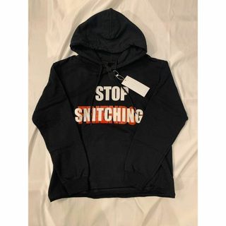 パーカー　Mサイズ VLONE STOP SNITCHING HOODIE(パーカー)