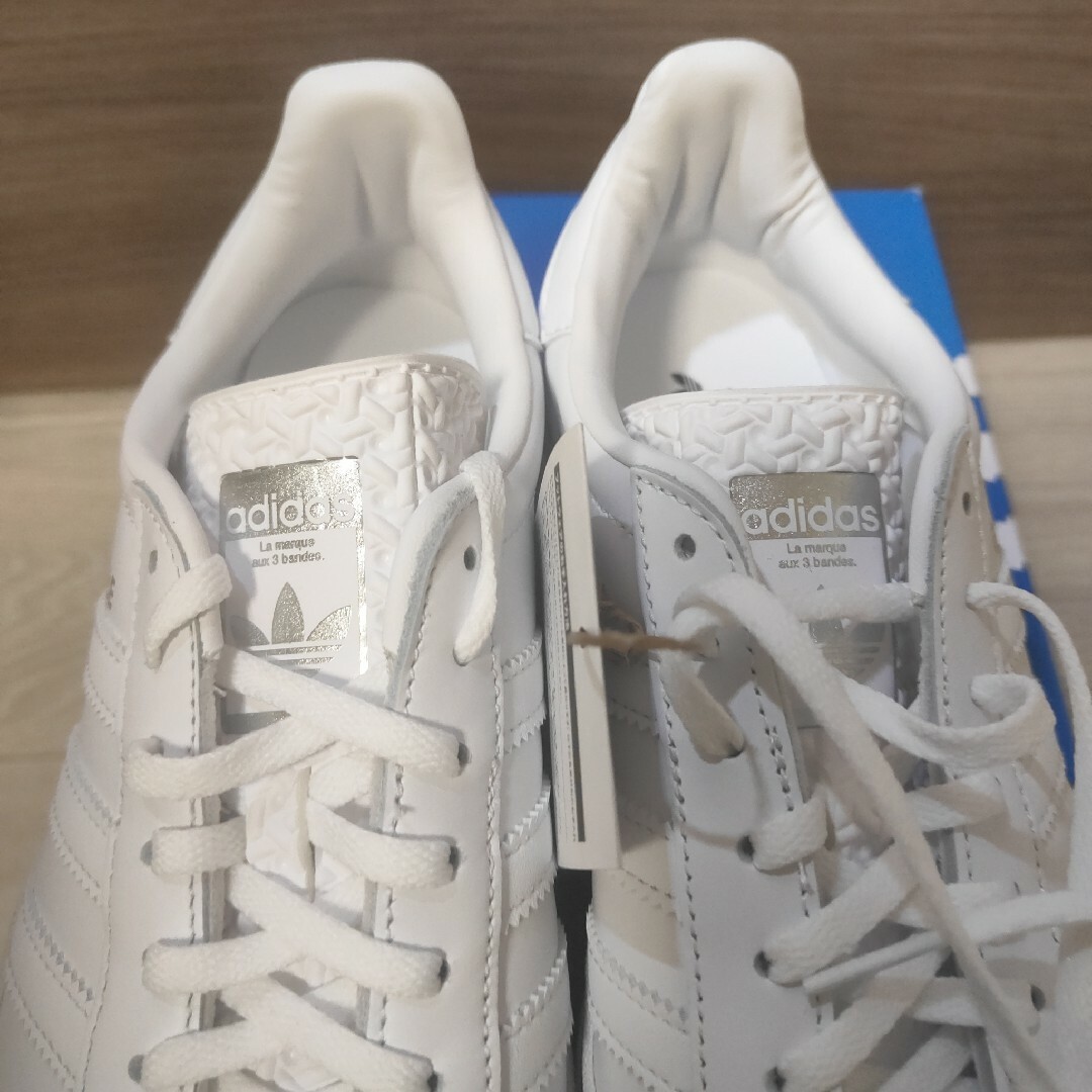 Originals（adidas）(オリジナルス)の新品24.5cmアディダスオリジナルス ガゼルボールド厚底オールホワイト真っ白 レディースの靴/シューズ(スニーカー)の商品写真