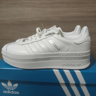 オリジナルス(Originals（adidas）)の新品24.5cmアディダスオリジナルス ガゼルボールド厚底オールホワイト真っ白(スニーカー)