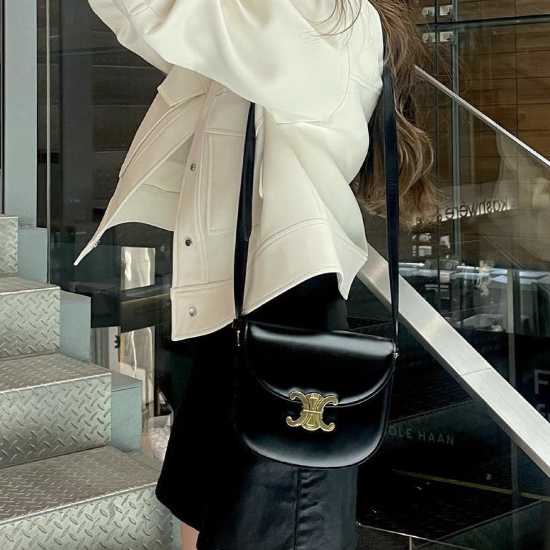 CELINE - セリーヌ トリオンフ ブザスクレア トリオンフ CELINE - セリーヌ トリオンフ ブザスクレア トリオンフ