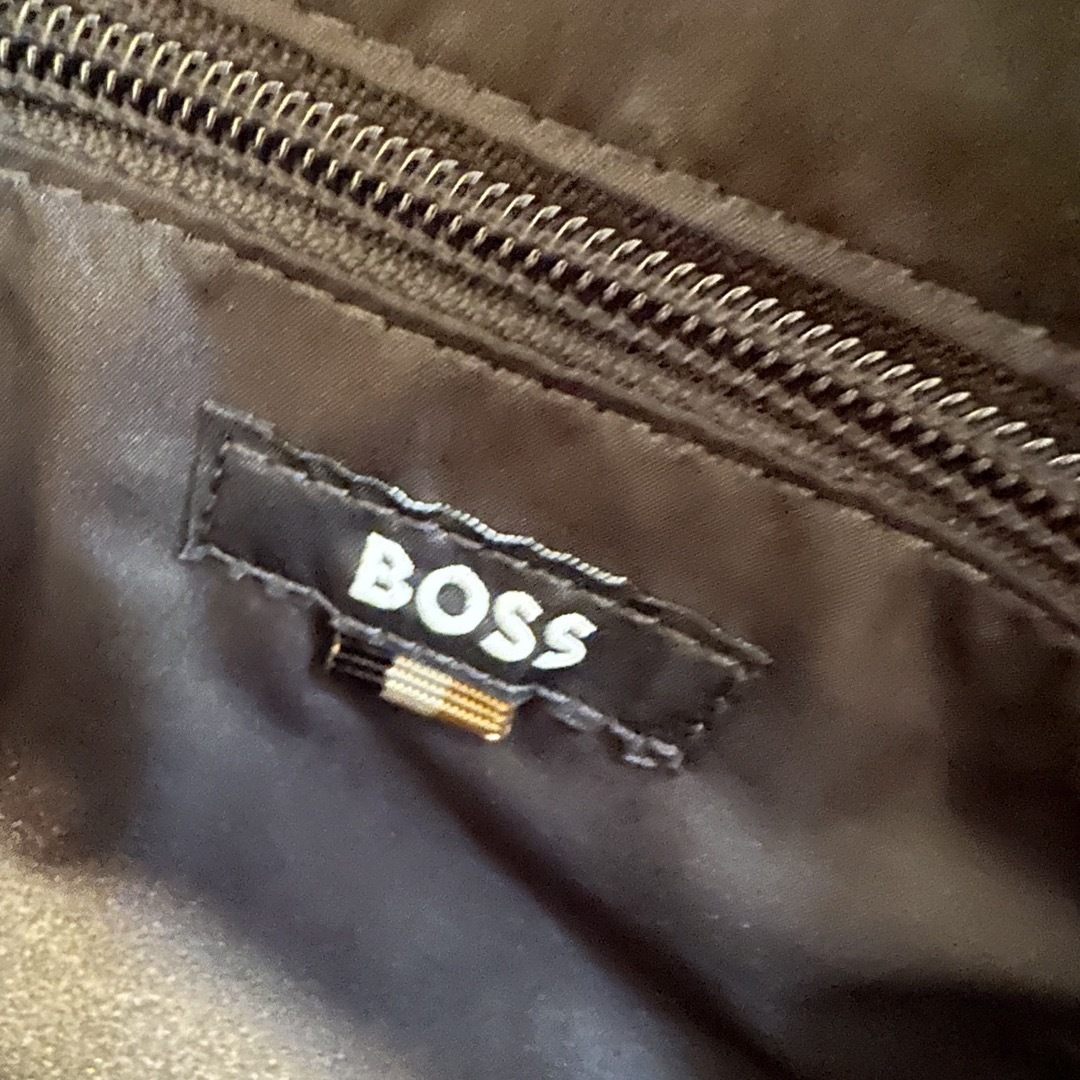 HUGO BOSS(ヒューゴボス)の【新品】ヒューゴボス　メッセンジャーバッグ　ブラック　海外限定モデル　大谷翔平 メンズのバッグ(メッセンジャーバッグ)の商品写真