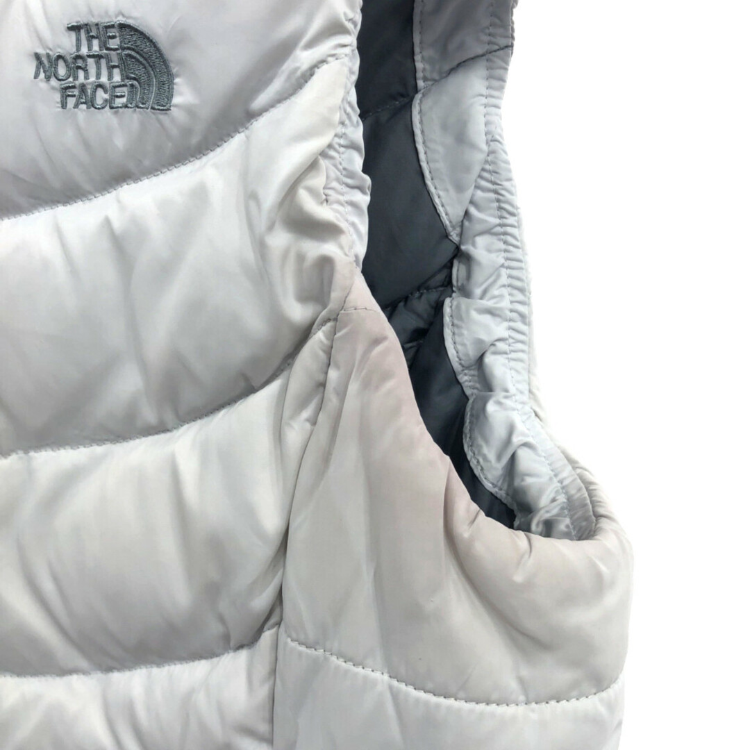 THE NORTH FACE(ザノースフェイス)のTHE NORTH FACE ノースフェイス ダウンベスト アウトドア 550フィルパワー ホワイト (レディース M/M) 中古 古着 Q0991 レディースのジャケット/アウター(ダウンベスト)の商品写真