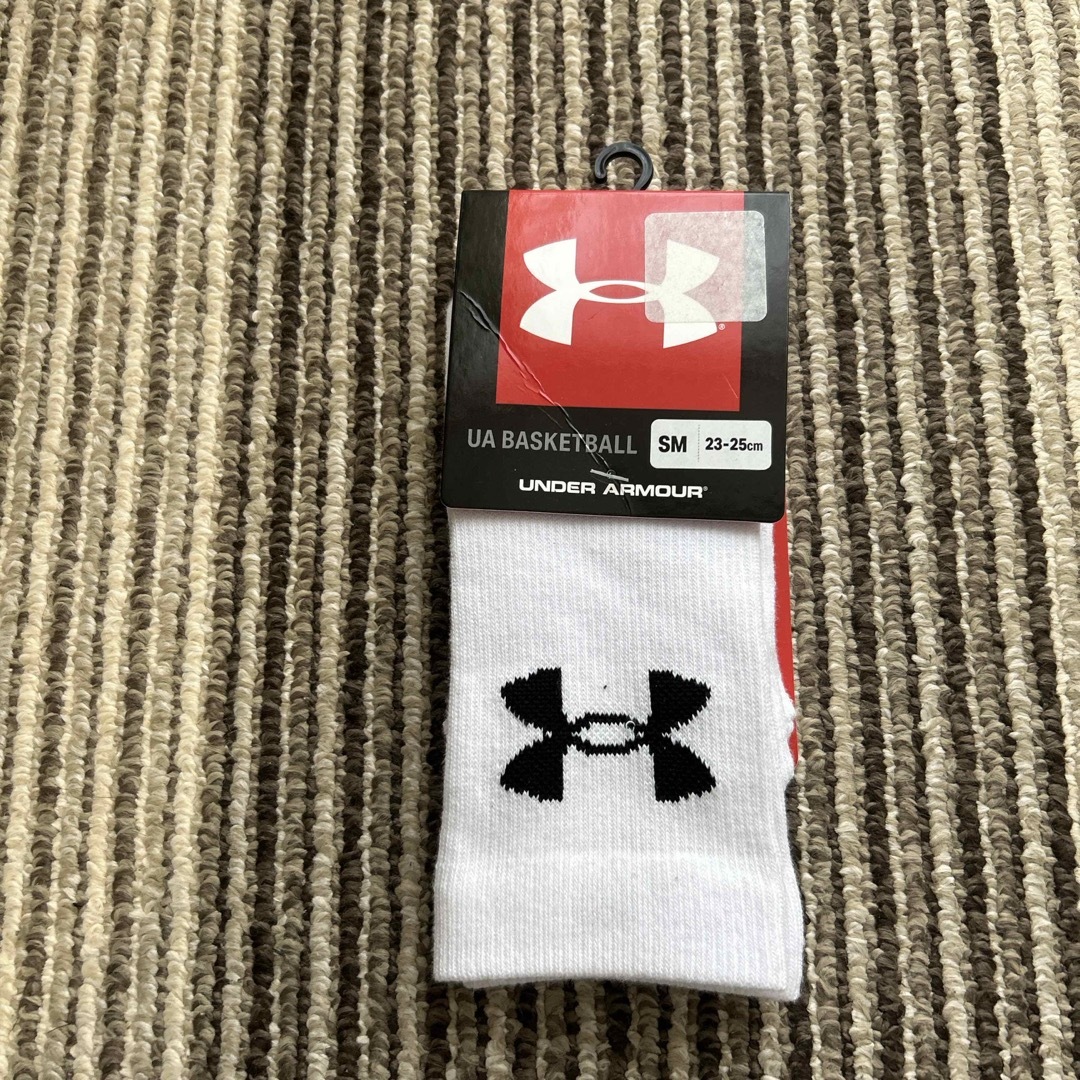 UNDER ARMOUR(アンダーアーマー)のアンダーアーマー バスケットボール クルーソックス 1295598 メンズ スポーツ/アウトドアのスポーツ/アウトドア その他(バスケットボール)の商品写真