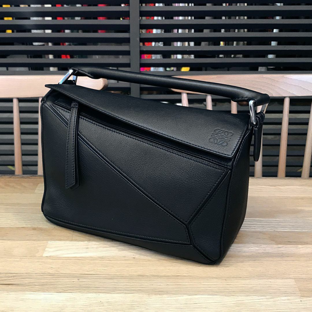 LOEWE(ロエベ)の新品同様 ロエベ 現行 パズルバッグ スモール クラシックカーフスキン ブラック レディースのバッグ(ショルダーバッグ)の商品写真