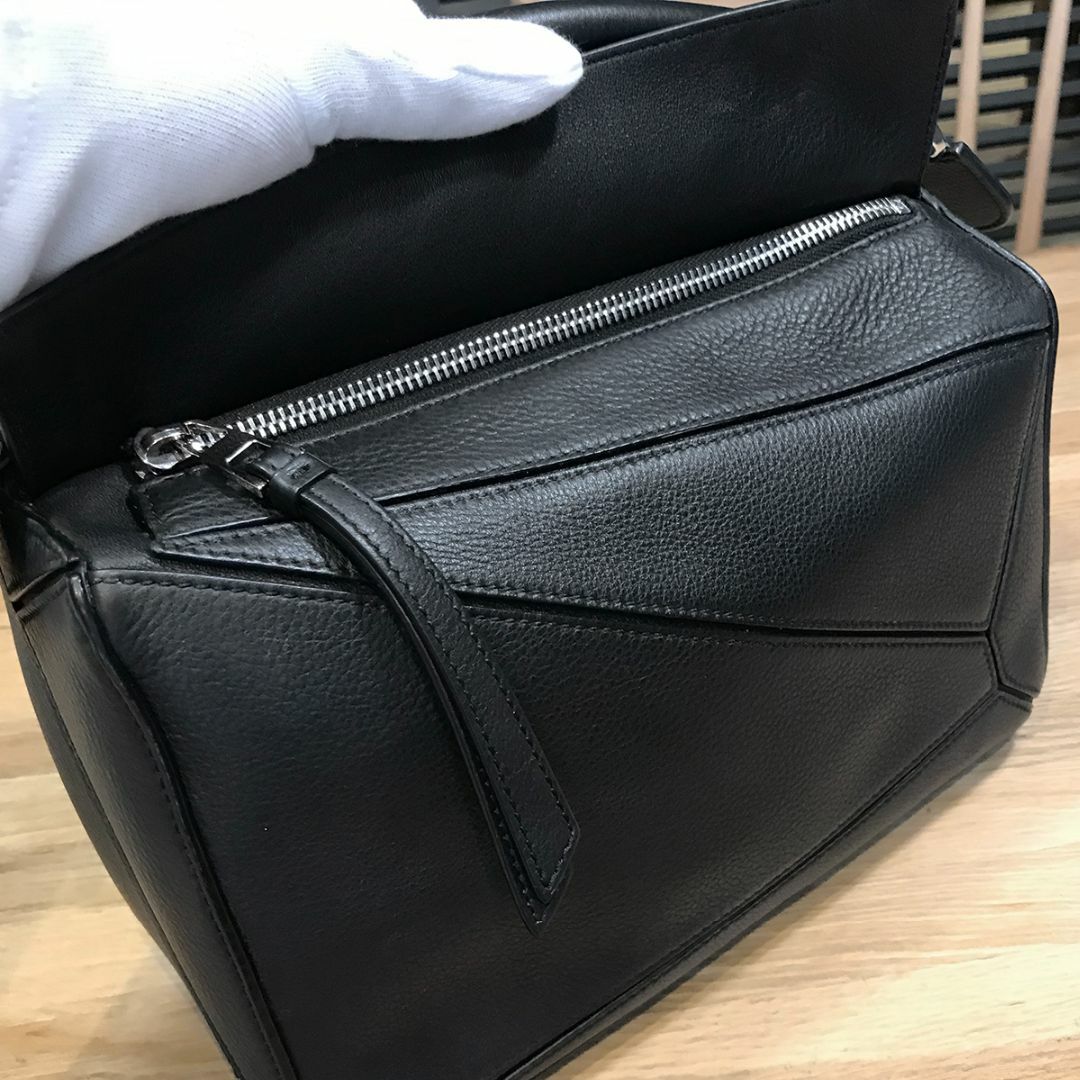 LOEWE(ロエベ)の新品同様 ロエベ 現行 パズルバッグ スモール クラシックカーフスキン ブラック レディースのバッグ(ショルダーバッグ)の商品写真