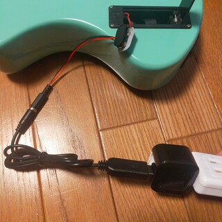 フェルナンデス(Fernandes)のZO-3用 USB電源アダプター ACアダプター付(エレキギター)