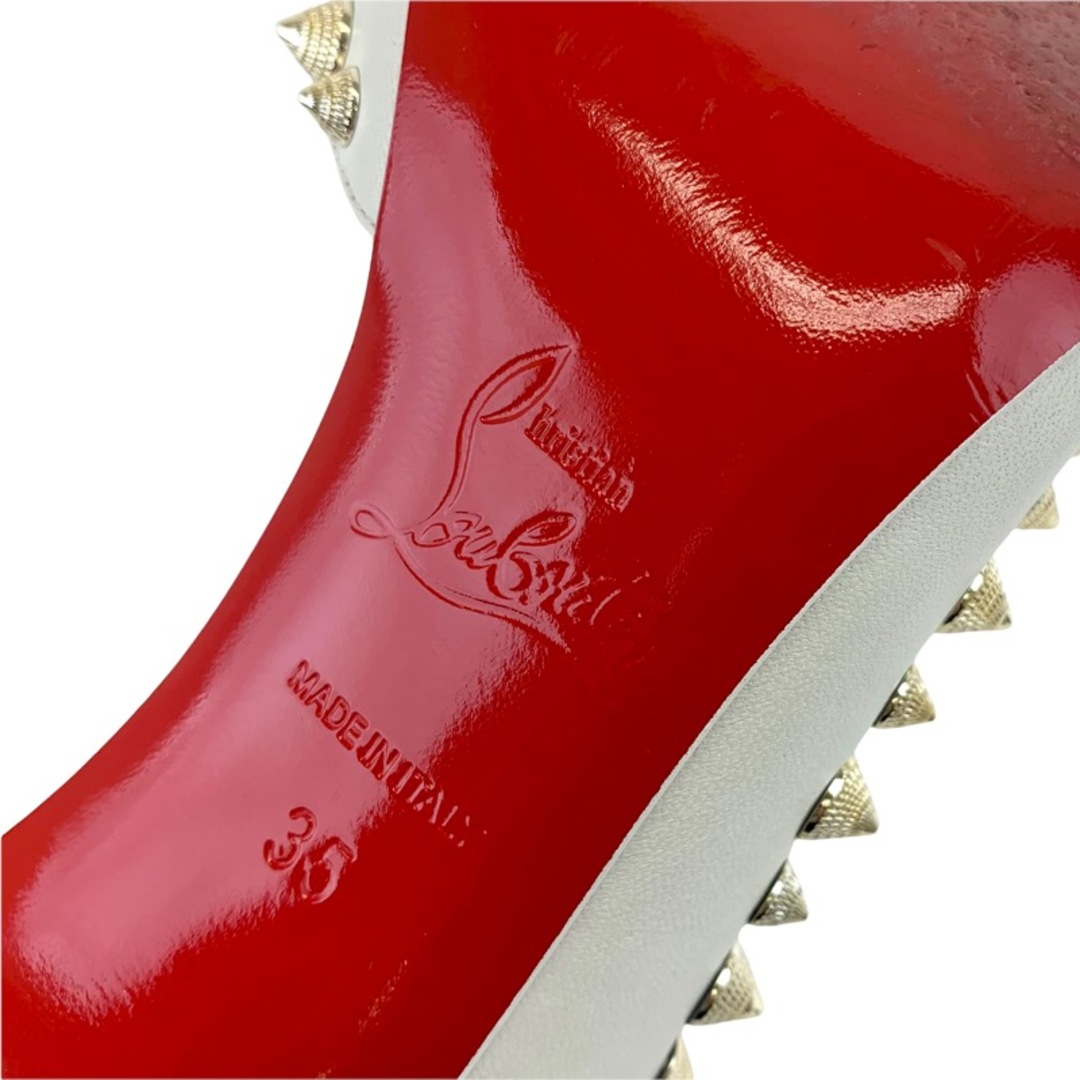 Christian Louboutin(クリスチャンルブタン)のクリスチャン ルブタン Christian Louboutin パンプス ウェディングシューズ レザー スパイク スタッズ ホワイト レディースの靴/シューズ(ハイヒール/パンプス)の商品写真