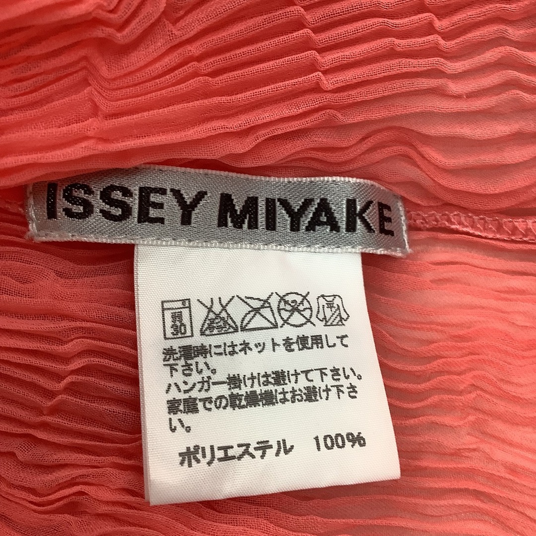 ISSEY MIYAKE(イッセイミヤケ)の♪♪ISSEY MIYAKE イッセイミヤケ シフォンカーディガン 波プリーツ 変形 SIZE 2 IM43FJ415 サーモンピンク レディースのトップス(カーディガン)の商品写真