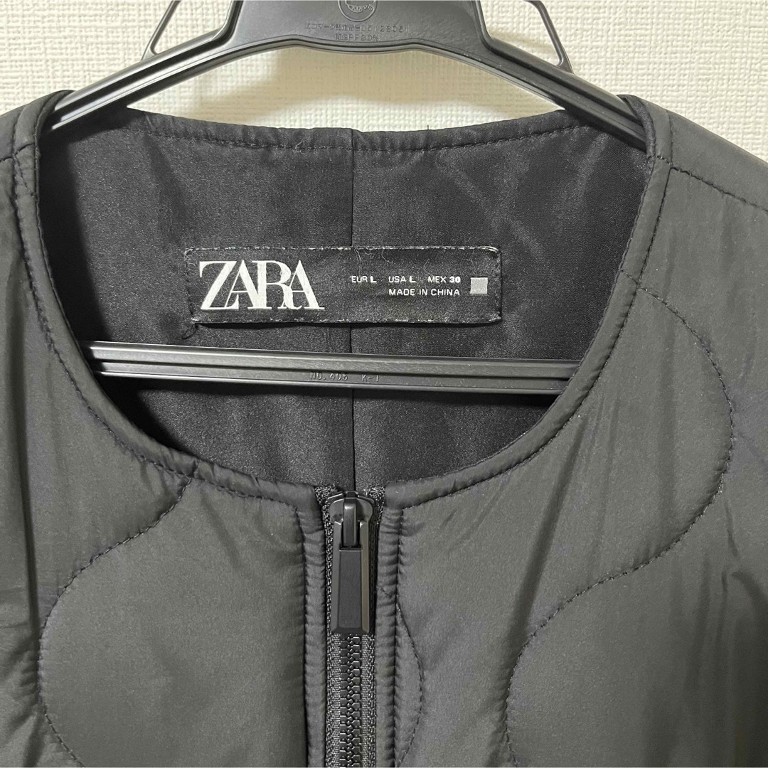 ZARA(ザラ)のZARA ノーカラー　キルティングジャケット　ブルゾン　アウター　中綿 レディースのジャケット/アウター(ブルゾン)の商品写真