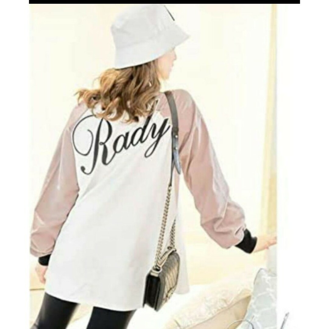 Rady(レディー)のRady 　ラグラン　バックロゴロングtシャツ　ユニセックス レディースのトップス(Tシャツ(長袖/七分))の商品写真