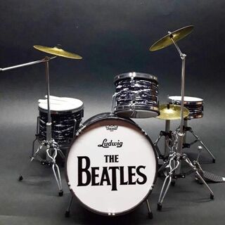 The Beatlesビートルズミニチュアドラムセット。ミニチュア楽器(模型/プラモデル)