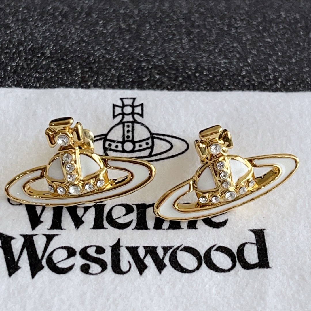 Vivienne Westwood(ヴィヴィアンウエストウッド)のヴィヴィアンウエストウッド　ピアス　ゴールドホワイト レディースのアクセサリー(ピアス)の商品写真