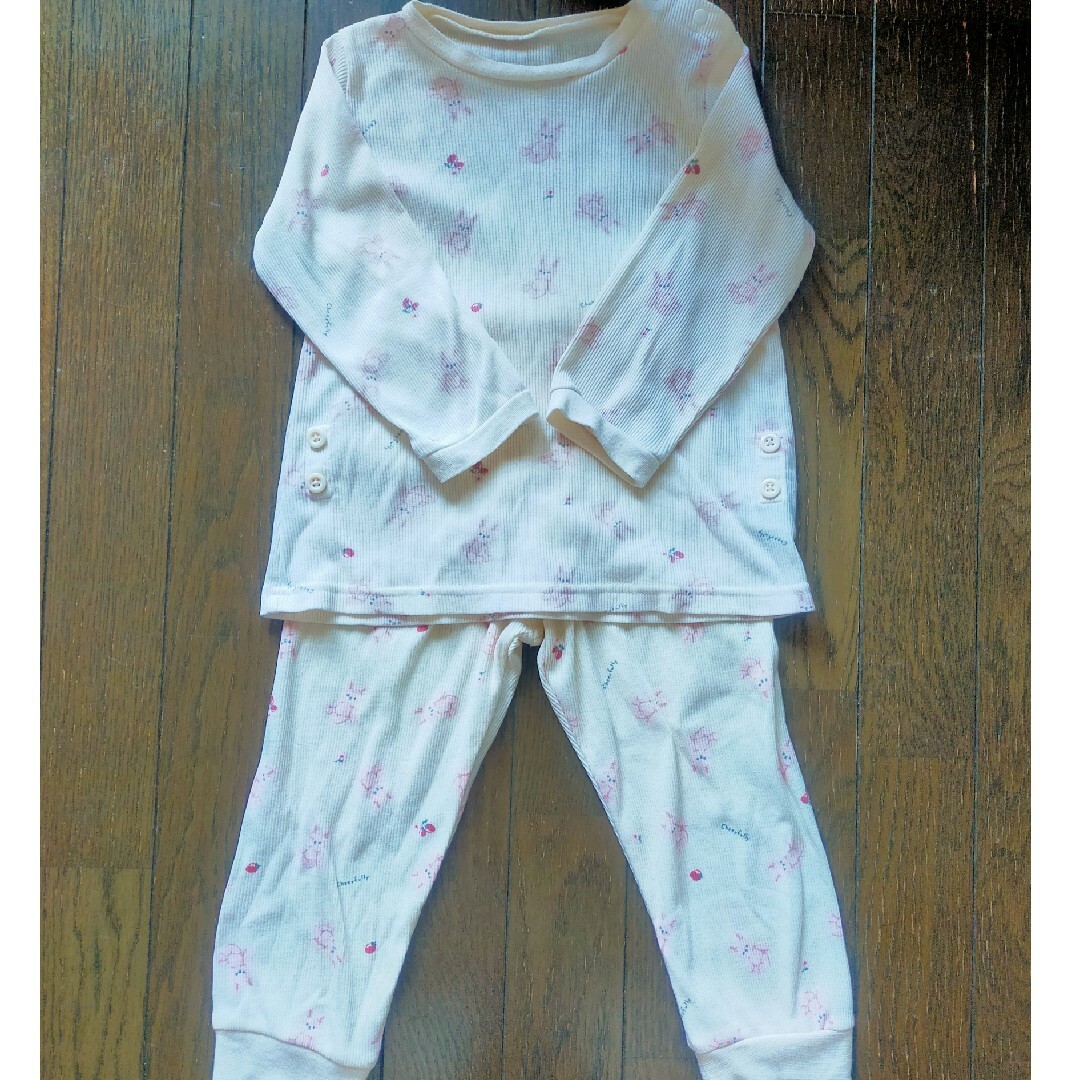 パジャマ　100サイズ　うさぎ キッズ/ベビー/マタニティのキッズ服女の子用(90cm~)(パジャマ)の商品写真