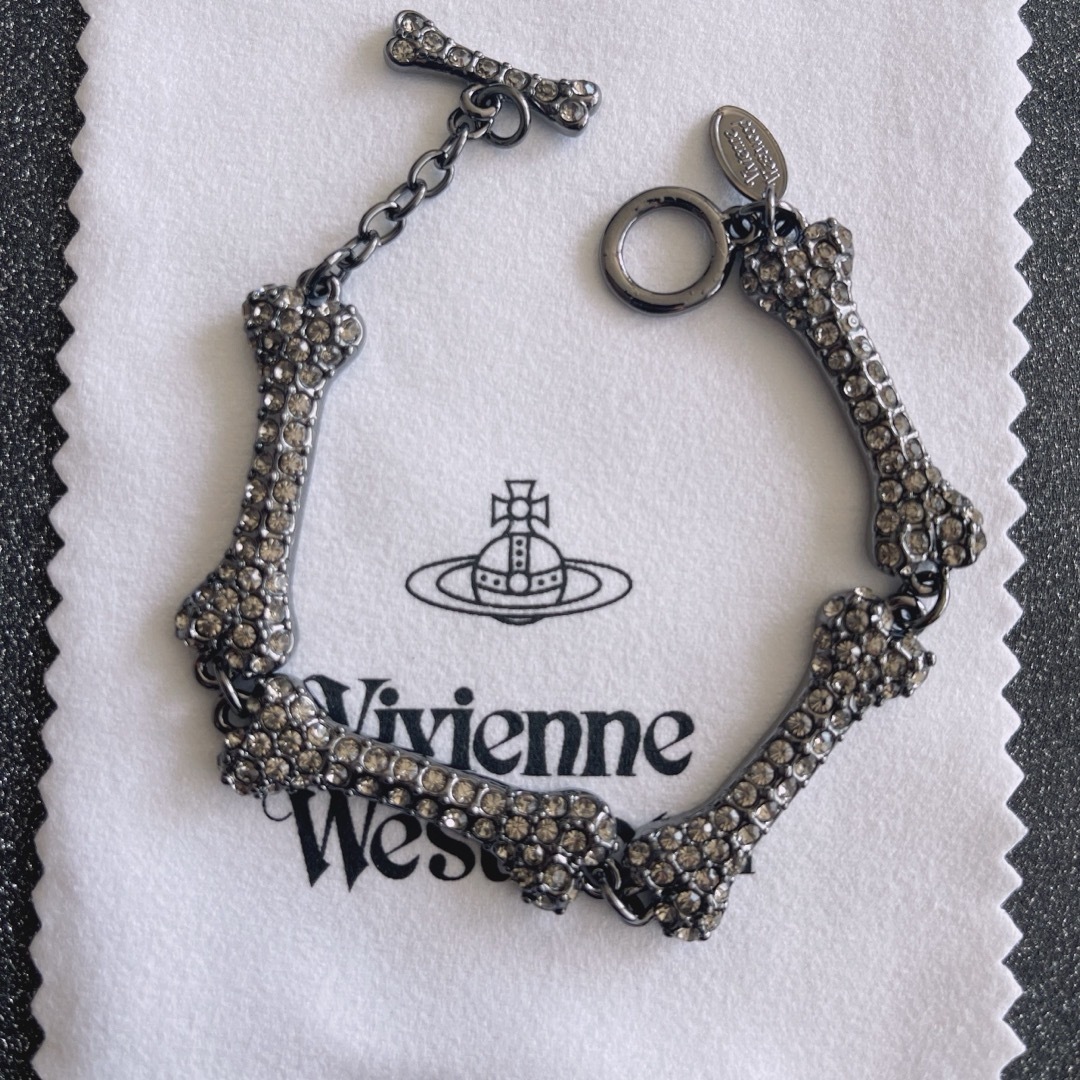 Vivienne Westwood(ヴィヴィアンウエストウッド)のヴィヴィアンウエストウッド　骨ブレスレット レディースのアクセサリー(ブレスレット/バングル)の商品写真