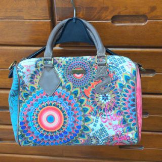 デシグアル(DESIGUAL)の【美品】Desigualレディース個性派バッグ(手さげ)(ハンドバッグ)