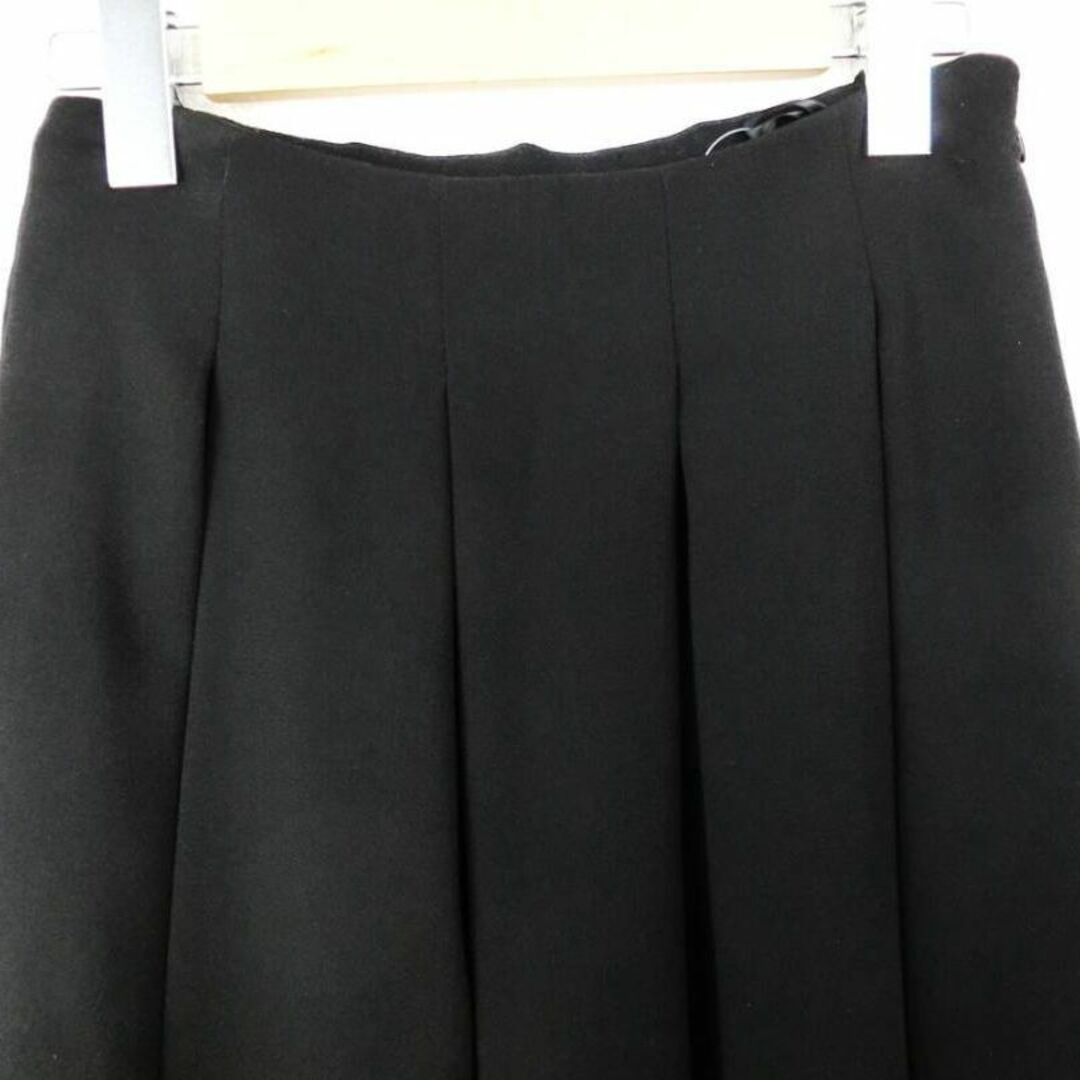 UNIQLO(ユニクロ)のUNIQLO ユニクロ クレープタックスカート ブラック 黒 Sサイズ レディースのスカート(ひざ丈スカート)の商品写真