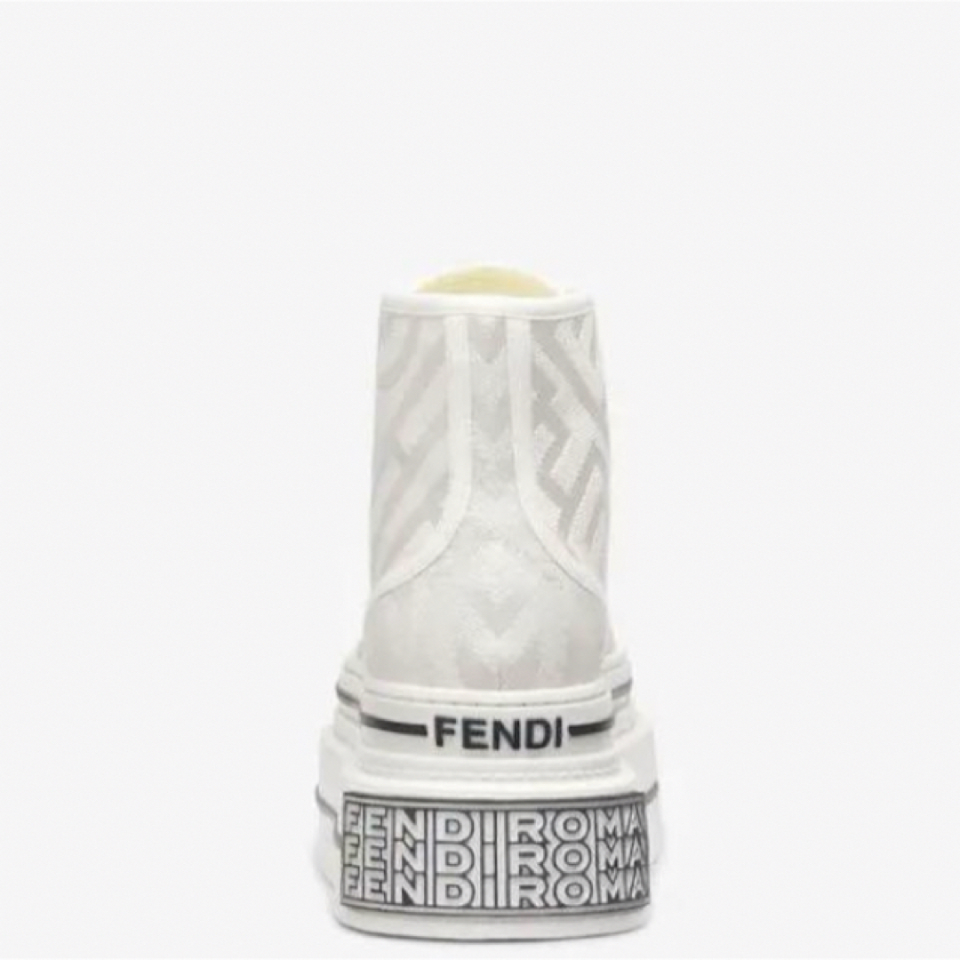 FENDI(フェンディ)のドミノ FENDI by MARC JACOBS ホワイトキャンバス ハイトップ レディースの靴/シューズ(スニーカー)の商品写真