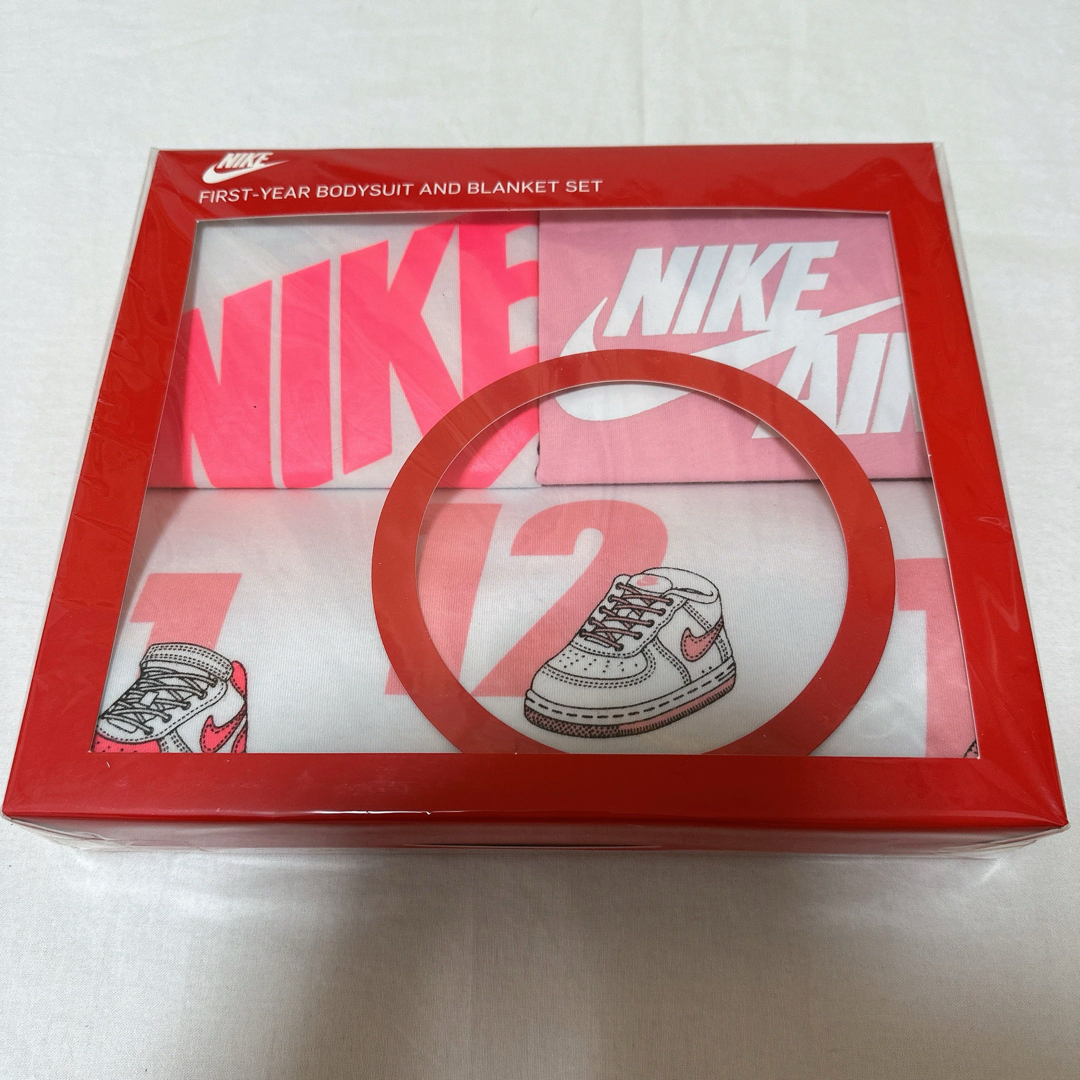 NIKE(ナイキ)の新品　NIKE ナイキ　ロンパース　ブランケット　3点セット　0〜12ヶ月 キッズ/ベビー/マタニティのベビー服(~85cm)(その他)の商品写真