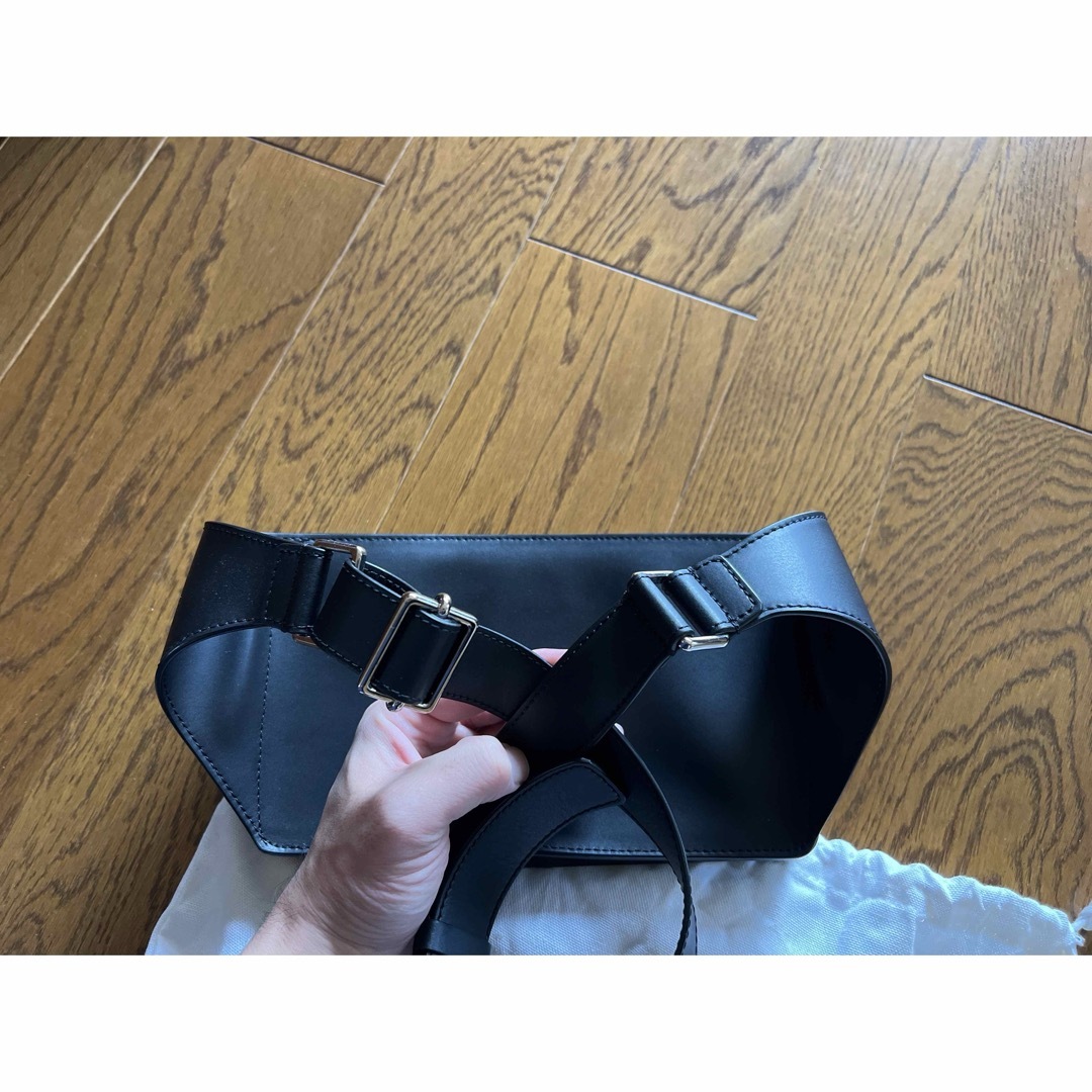 VALENTINO(ヴァレンティノ)のVALENTINO ヴァレンティノ　メンズ　ショルダーバッグ メンズのバッグ(ショルダーバッグ)の商品写真