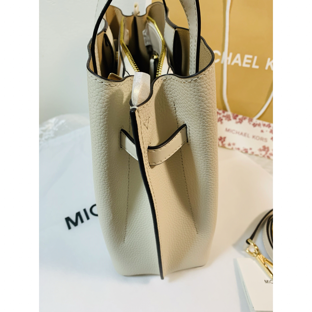 Michael Kors(マイケルコース)の【MICHAEL KORS】新品未使用　EMILIA サッチェル　ラージ レディースのバッグ(ハンドバッグ)の商品写真