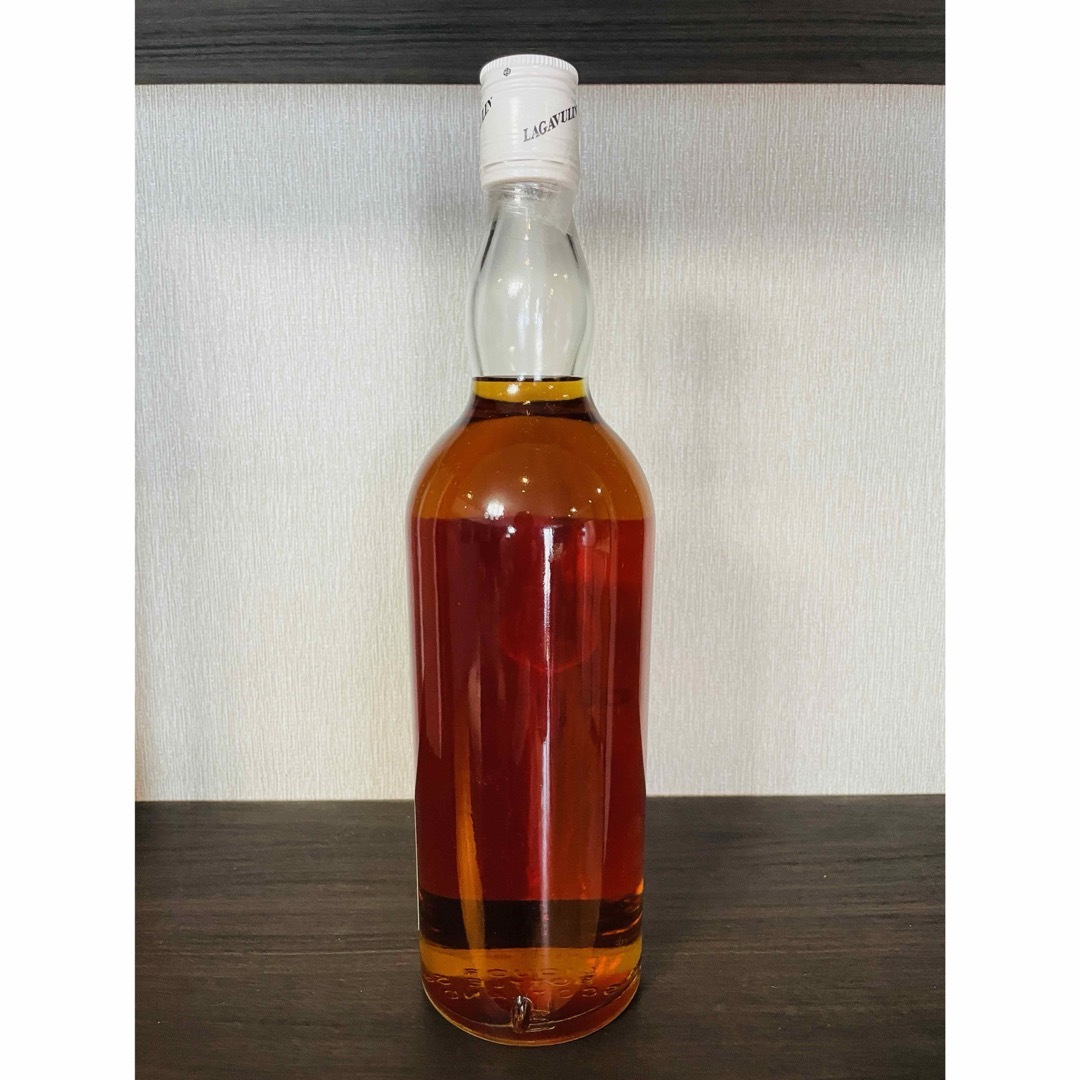 サントリー(サントリー)のラガヴーリン12年 757ml 43%  76年瓶詰め 食品/飲料/酒の酒(ウイスキー)の商品写真