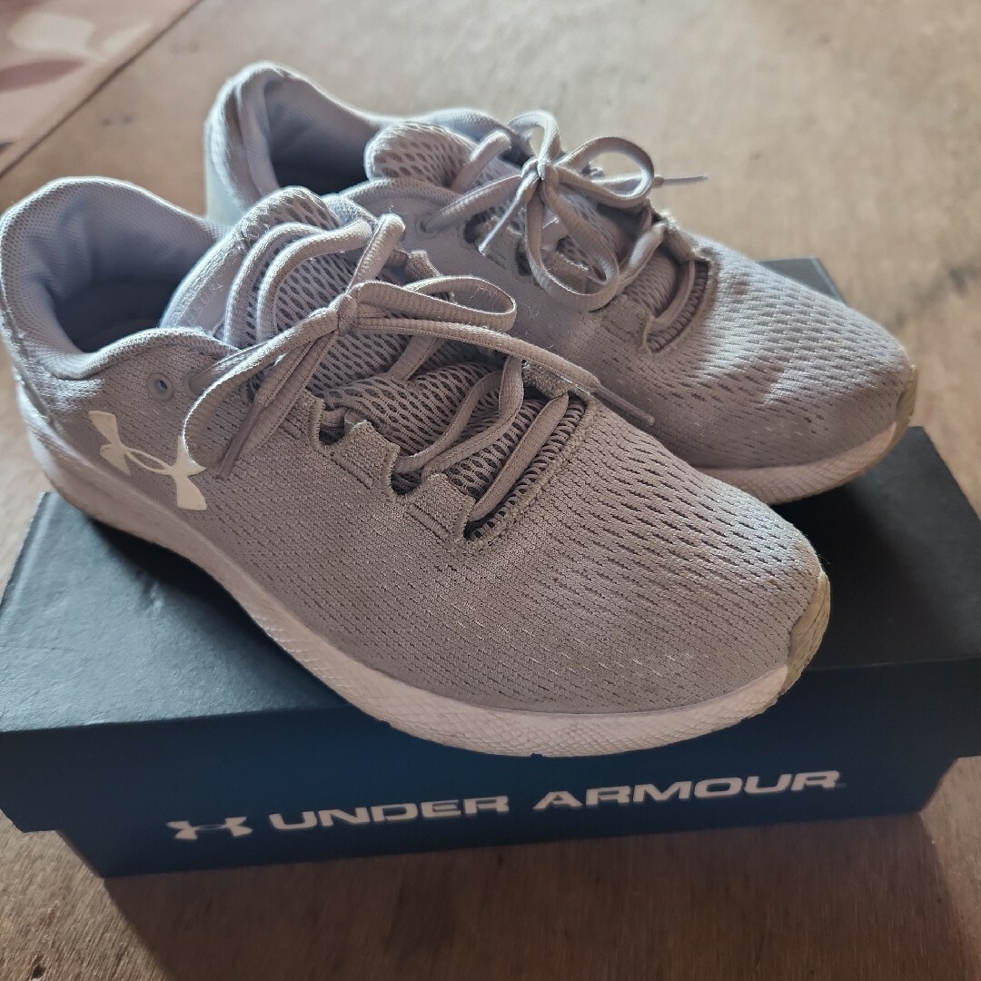 UNDER ARMOUR(アンダーアーマー)のUNDER ARMOUR24.5 レディースの靴/シューズ(スニーカー)の商品写真