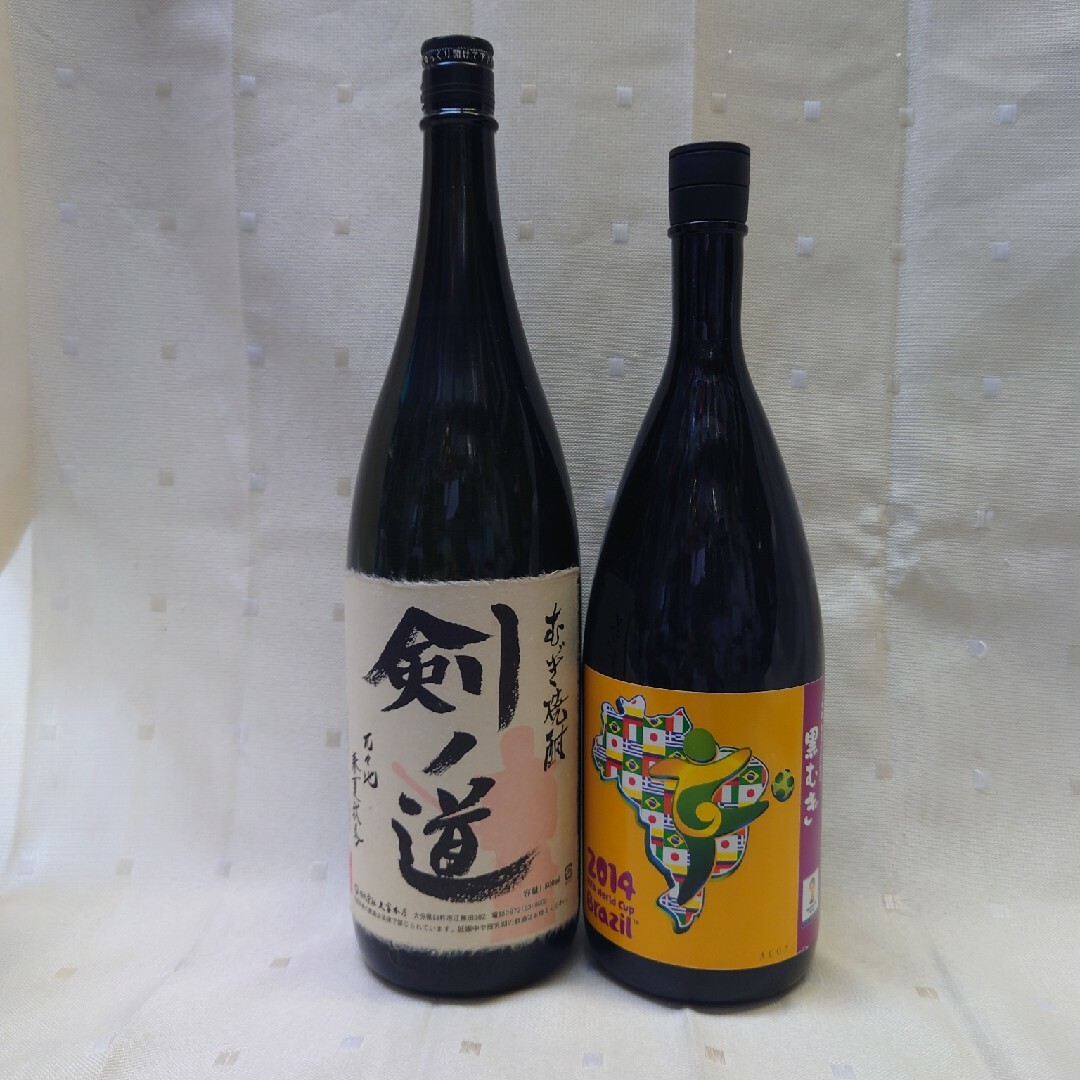 むぎ焼酎　剣ノ道/黒むぎ　　　2本セット             飲み比べ 食品/飲料/酒の酒(焼酎)の商品写真