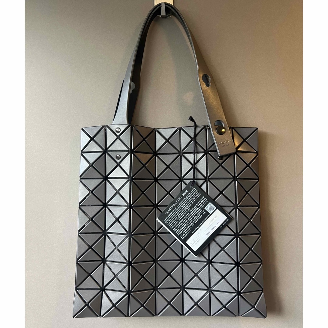 BaoBaoIsseyMiyake(バオバオイッセイミヤケ)のBAO BAO ISSEY MIYAKE PRISM MATTE グレー レディースのバッグ(トートバッグ)の商品写真