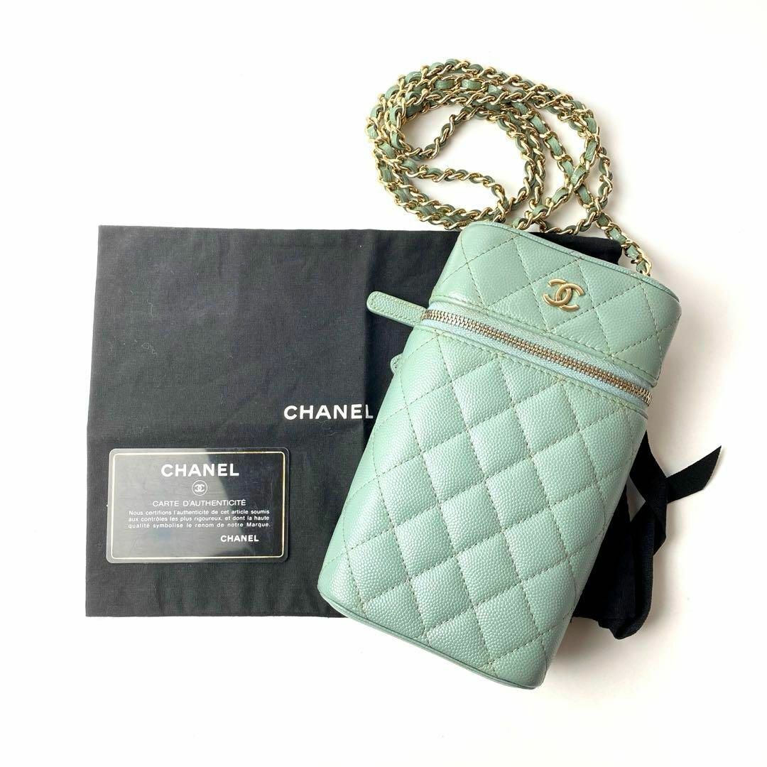 CHANEL(シャネル)のシャネル CHANEL キャビアスキン マトラッセ バニティ フォンケース レディースのバッグ(ショルダーバッグ)の商品写真