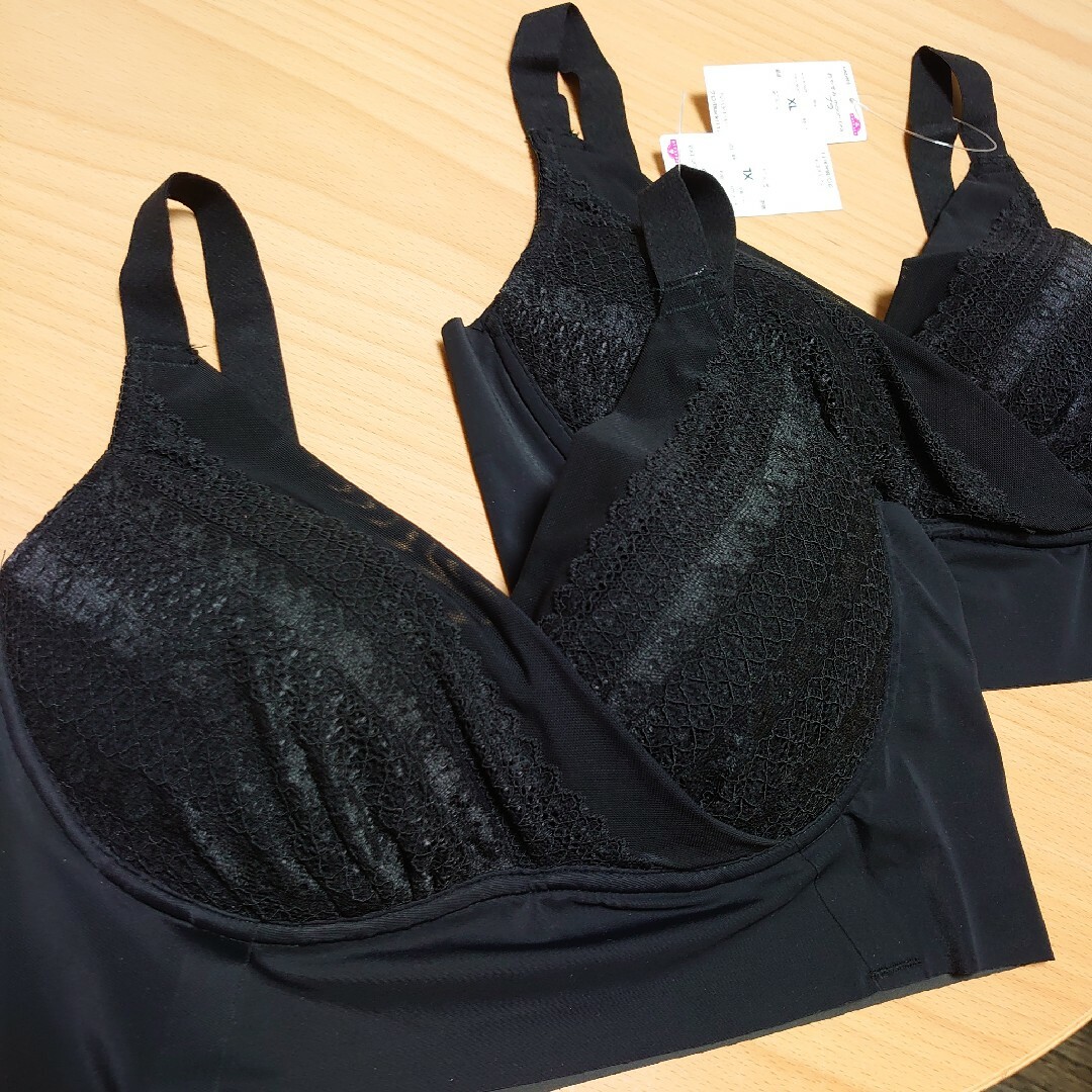 AEON(イオン)のタグ付き新品　トップバリュ　moon bra　ムーンブラ　2個 レディースの下着/アンダーウェア(ブラ)の商品写真