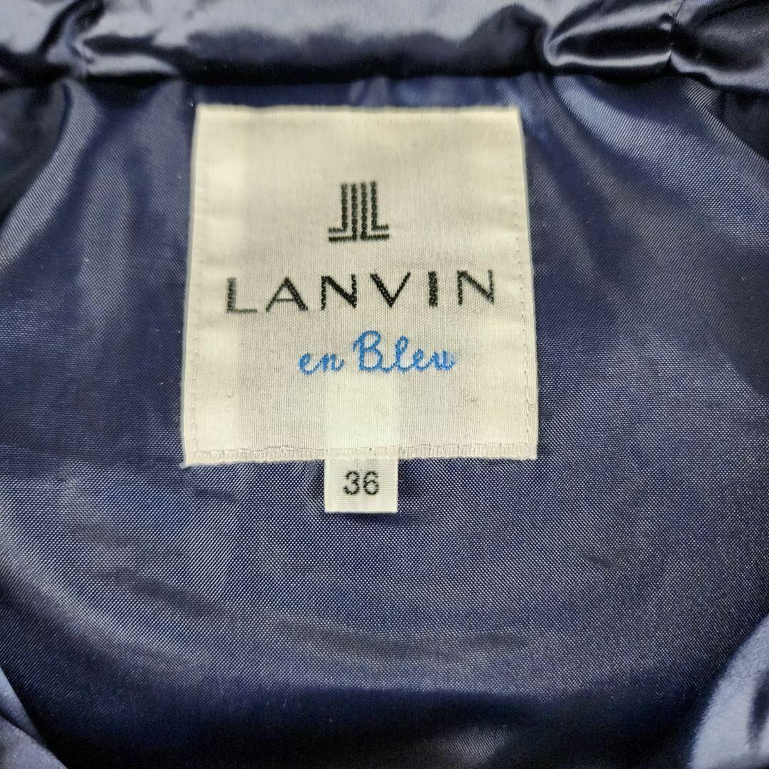 LANVIN en Bleu(ランバンオンブルー)の【 人気商品☆ 】 ランバンオンブルー　フリル　フレアダウンコート　ネイビー レディースのジャケット/アウター(ダウンジャケット)の商品写真