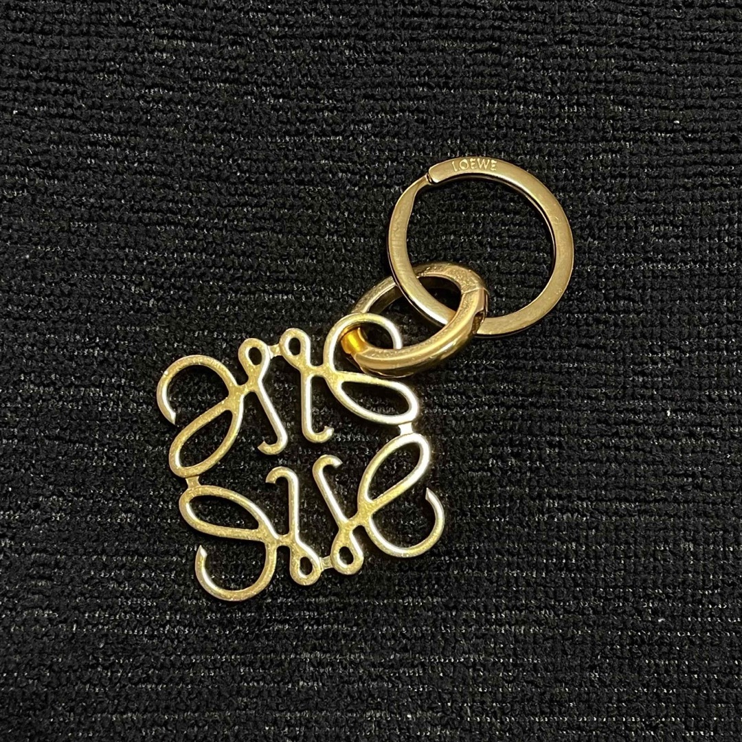 LOEWE(ロエベ)のLOEWE ロエベ　アナグラムキーリング　ゴールド レディースのファッション小物(キーホルダー)の商品写真