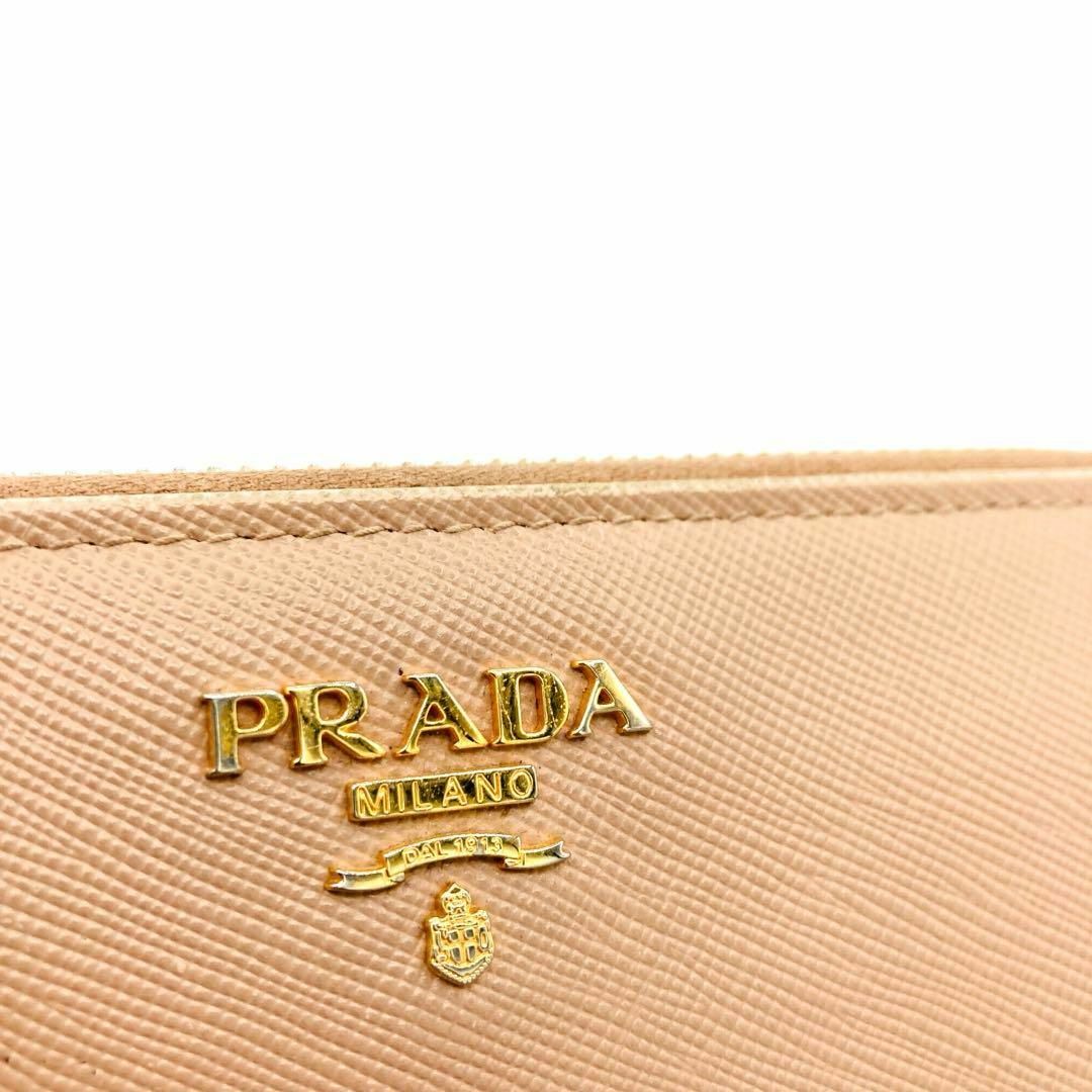 PRADA(プラダ)のPRADA プラダ　ラウンドファスナー　金　ロゴ　ゴールド　品薄　希少　人気 レディースのファッション小物(財布)の商品写真