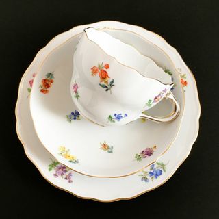 マイセン(MEISSEN)のマイセン 金彩 小花散らし文 コーヒーC&S、ケーキ皿のトリオ ①(食器)