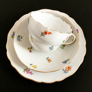 マイセン(MEISSEN)のマイセン 金彩 小花散らし文 コーヒーC&S、ケーキ皿のトリオ ②(食器)