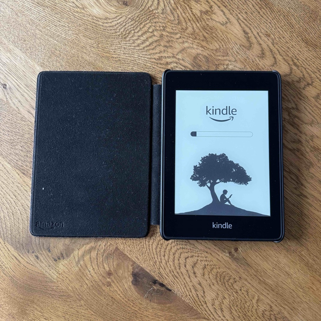 Amazon(アマゾン)のKindle Paperwhite wifi 32GB（広告なし）専用ケース付き スマホ/家電/カメラのPC/タブレット(電子ブックリーダー)の商品写真