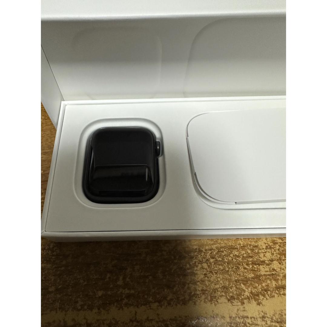 Apple Watch(アップルウォッチ)のアップルウォッチ　se 本体　美品　40mm バッテリー85% メンズの時計(腕時計(デジタル))の商品写真